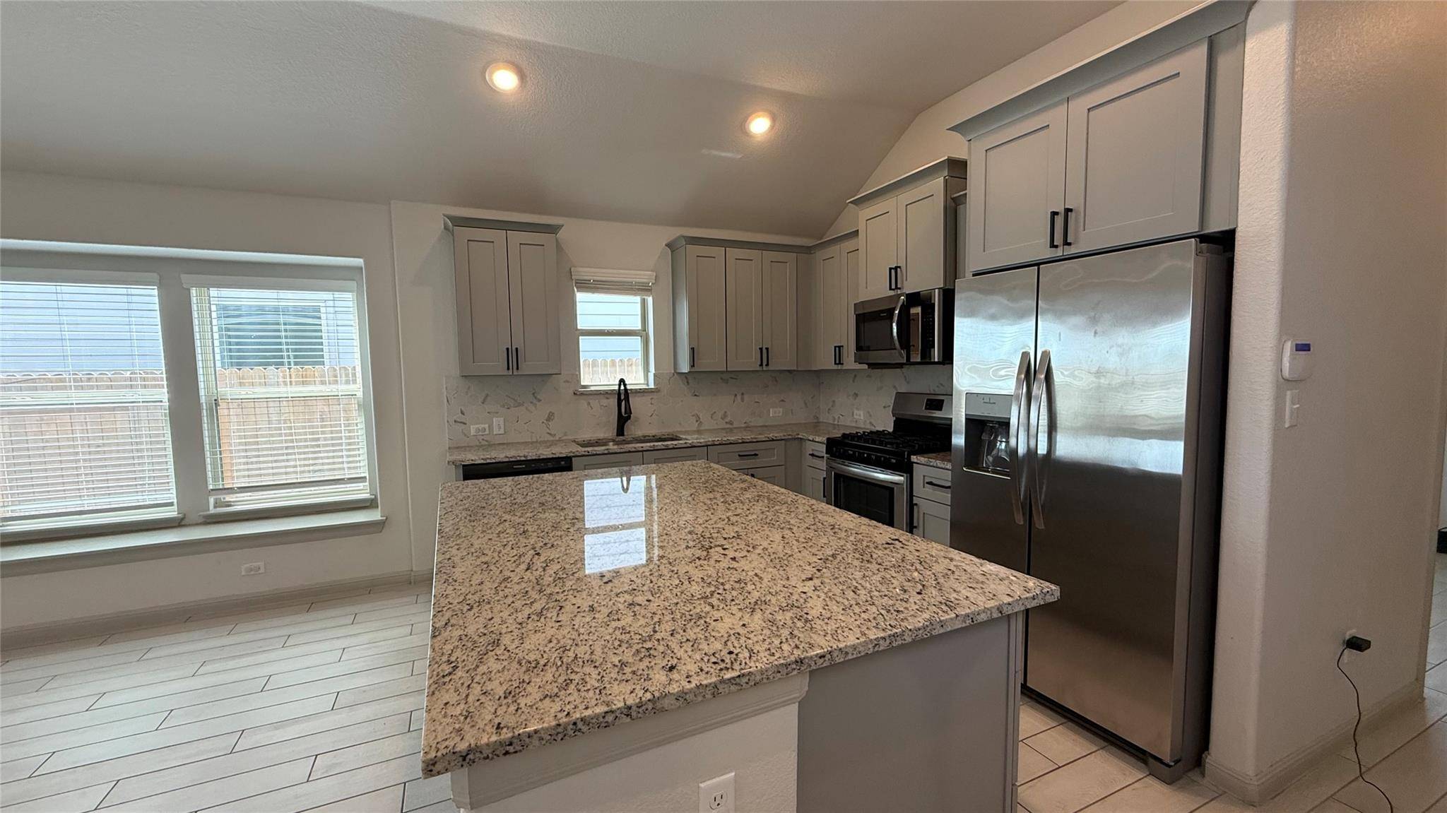 125 Woods Edge LN, Georgetown, TX 78628