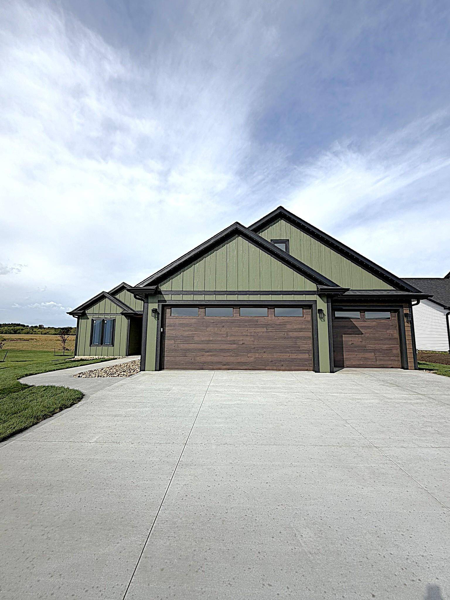 145 Rolling Hills DR, Elgin, MN 55932