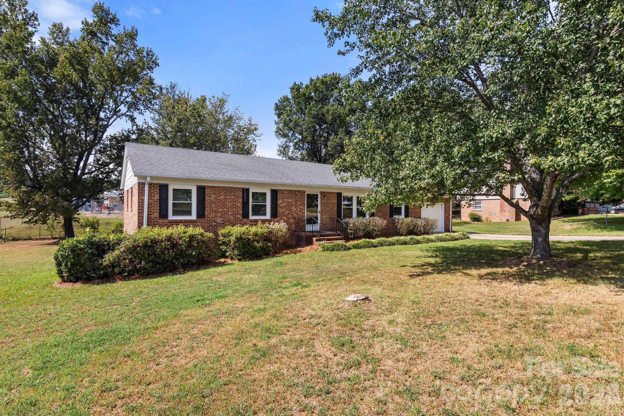 1005 Ramblewood LN, Gastonia, NC 28056