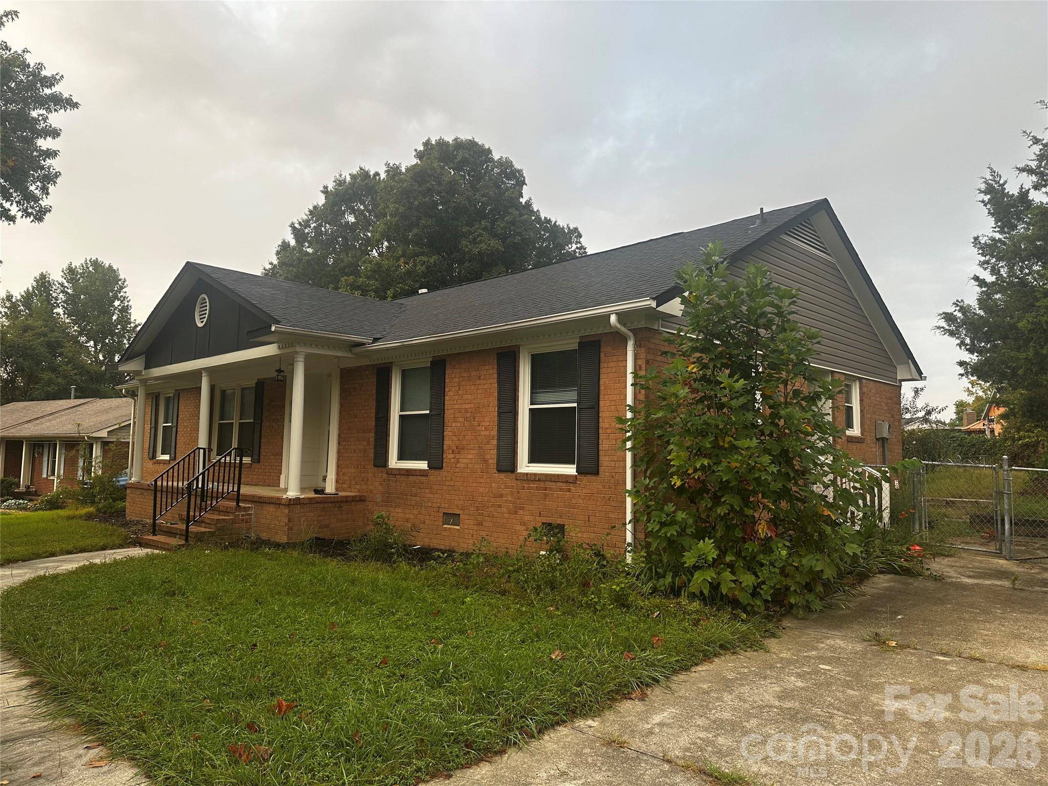 3105 Woodview DR, High Point, NC 27265