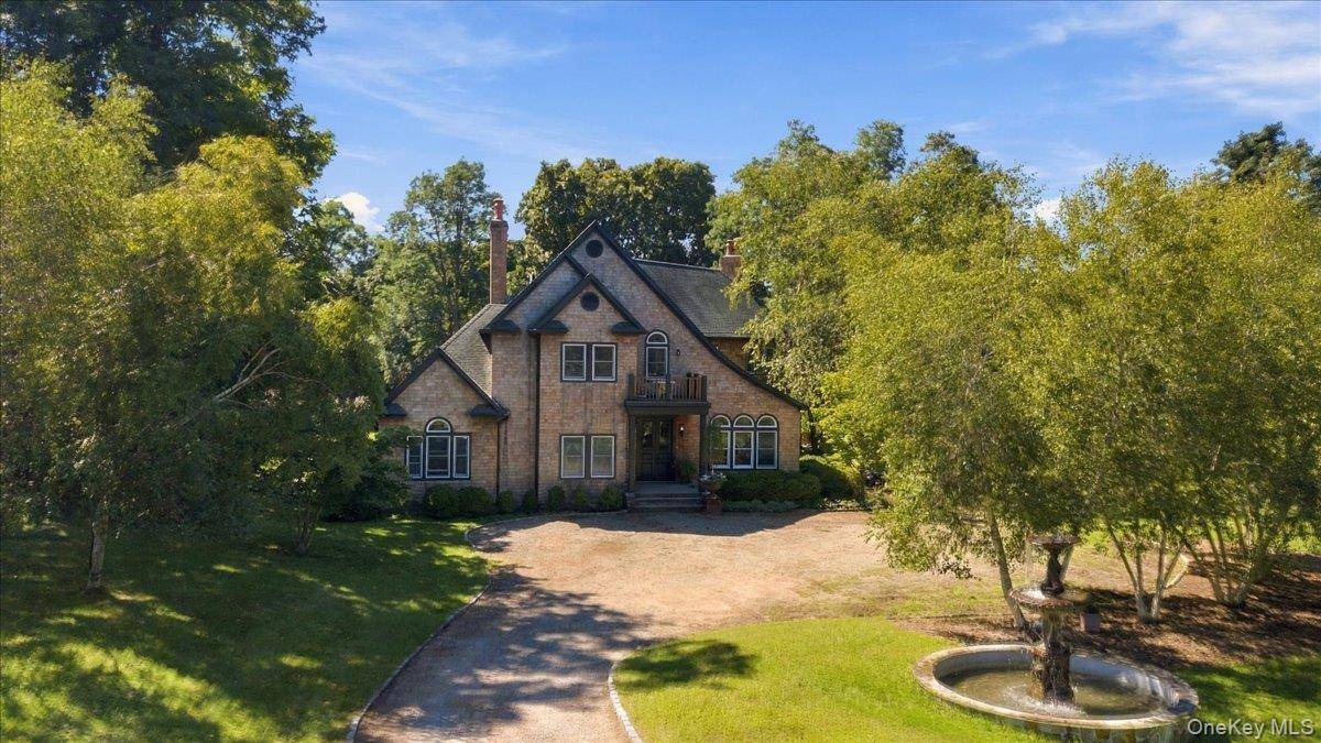 9 Locust Woods DR, Shelter Island, NY 11964