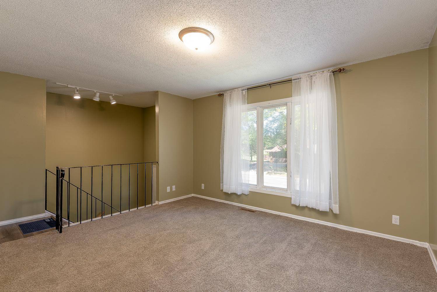 1701 Quail Roost DR, North Mankato, MN 56003
