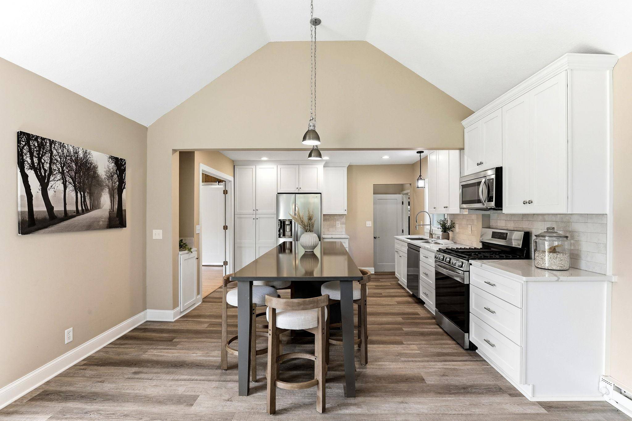 1922 Oakland RD, Minnetonka, MN 55305