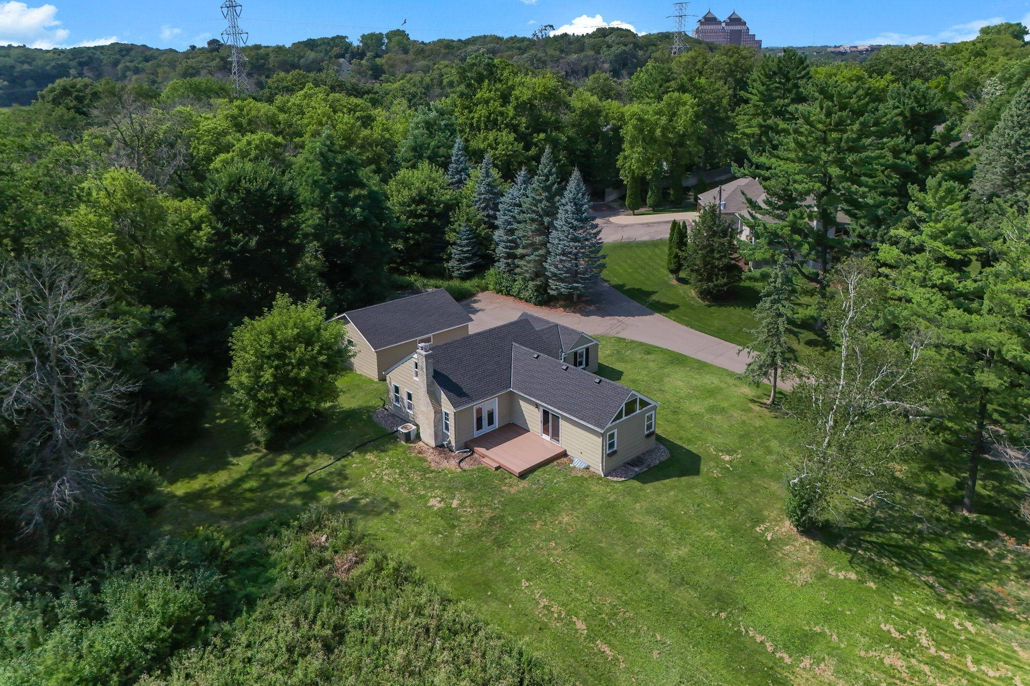 1922 Oakland RD, Minnetonka, MN 55305