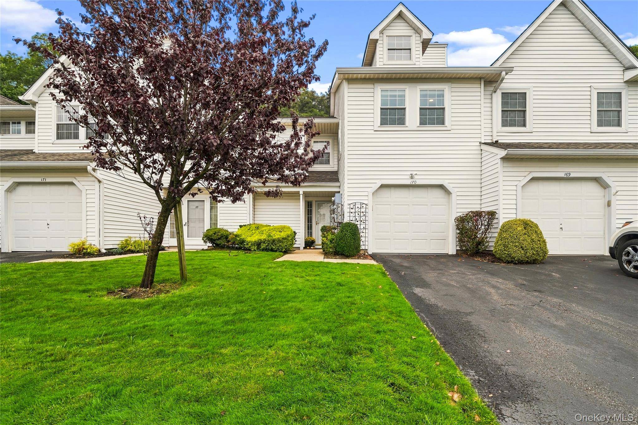 170 Thomas LN, East Setauket, NY 11733