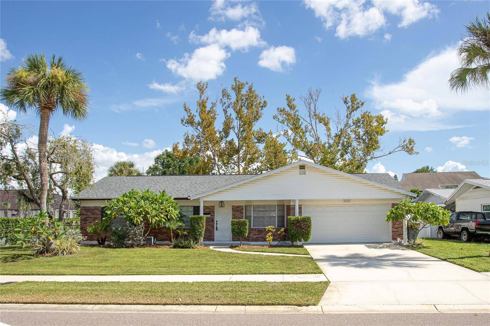 8302 LOPEZ DR, Tampa, FL 33615