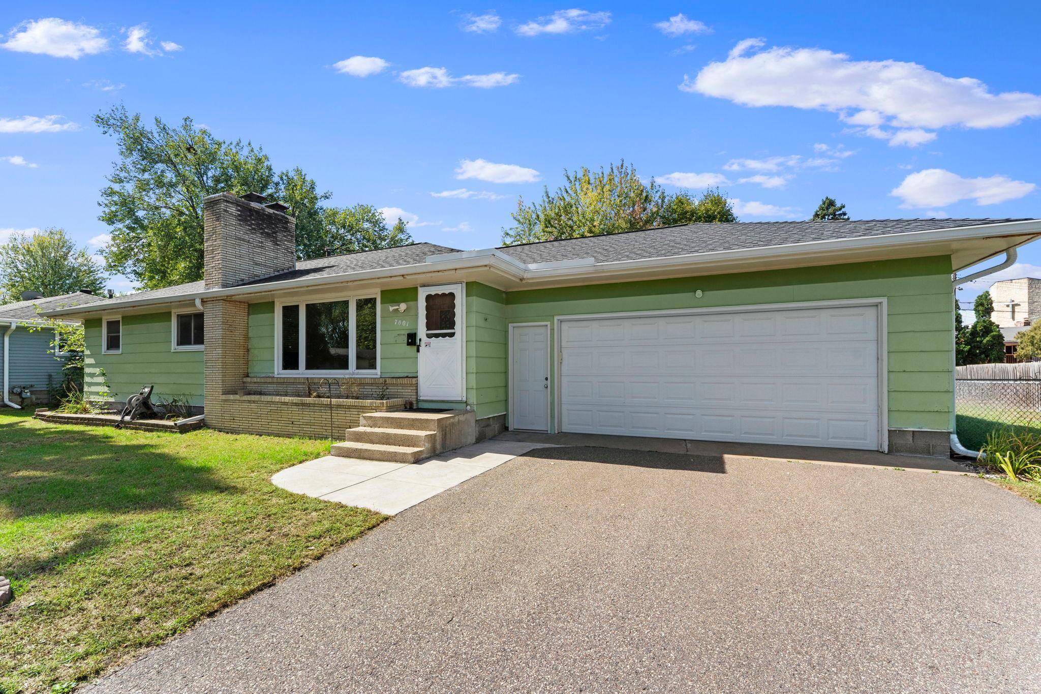 7001 Grimes AVE N, Brooklyn Center, MN 55429