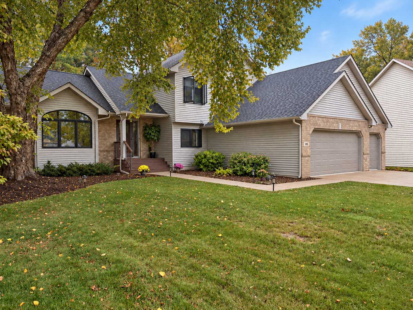 1405 Horseshoe CIR, Eagan, MN 55122