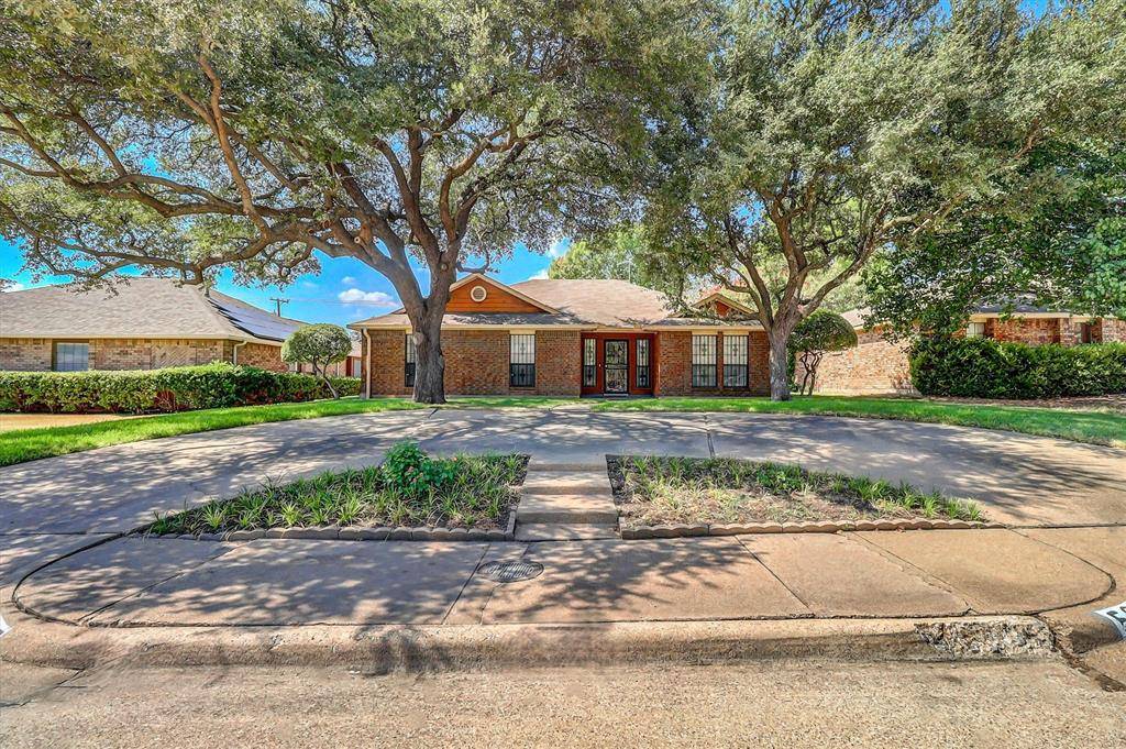 5235 Clover Haven Street, Dallas, TX 75227