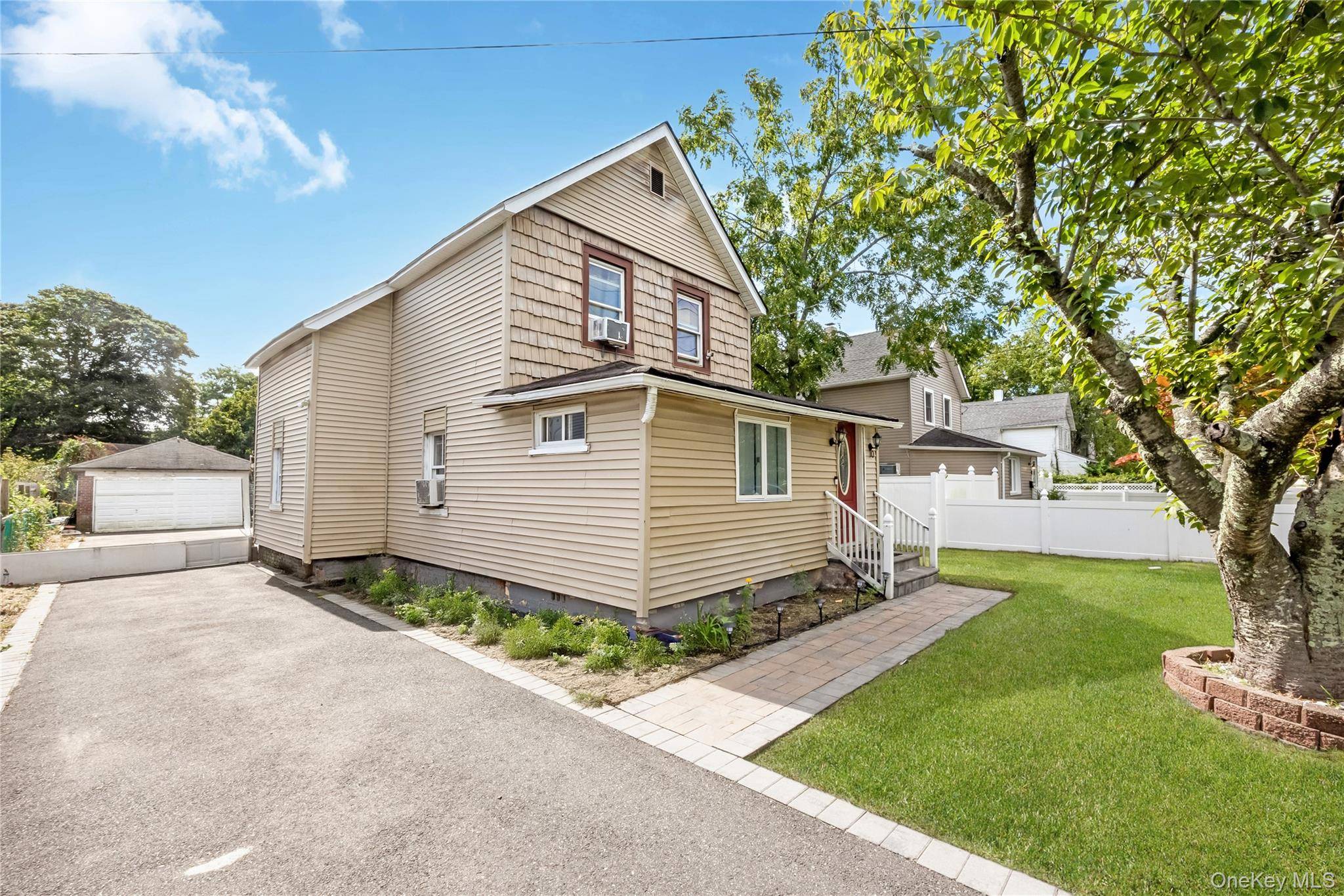 10 Brightside AVE, Central Islip, NY 11722