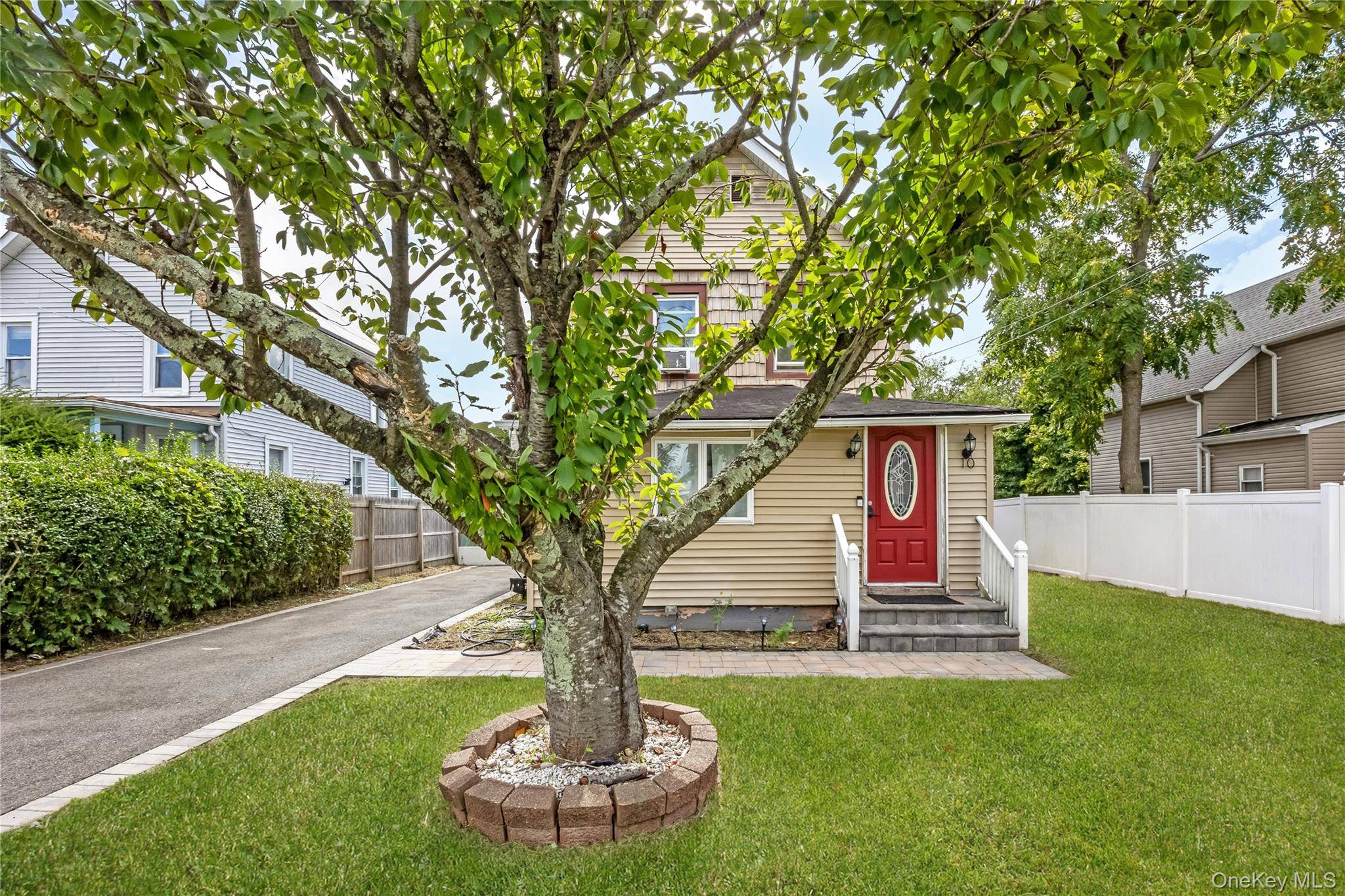 10 Brightside AVE, Central Islip, NY 11722