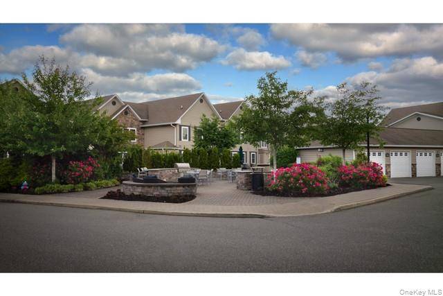 1503 Dolphin LN #1503, Holbrook, NY 11741