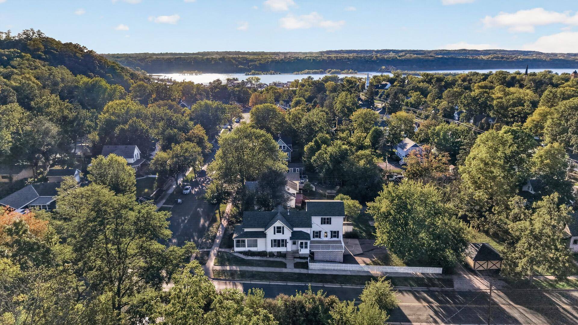 627 Locust ST, Hudson, WI 54016