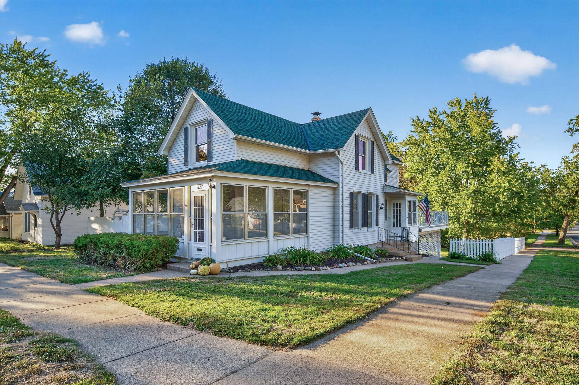 627 Locust ST, Hudson, WI 54016