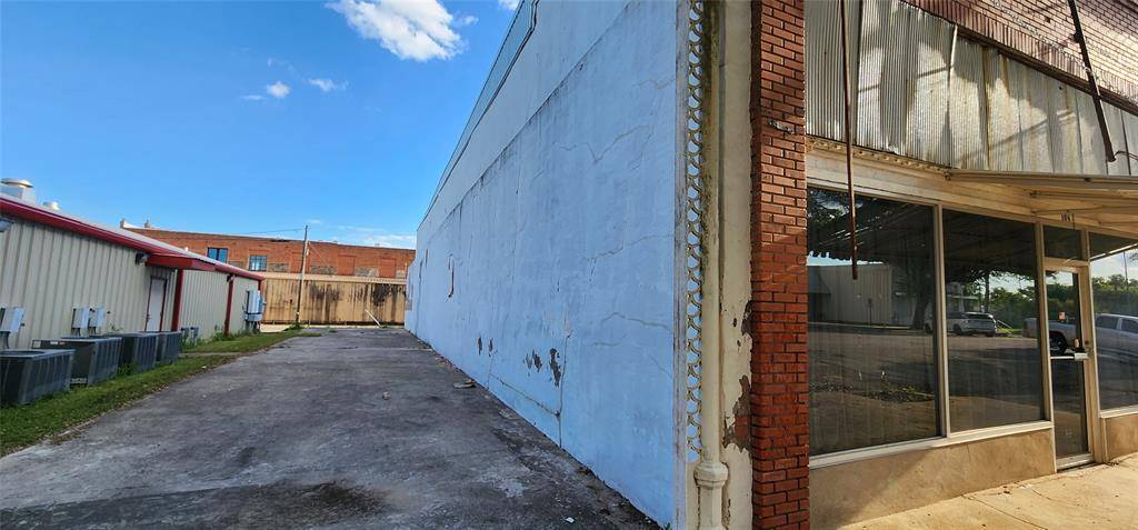 108 E Commerce, Mexia, TX 76667