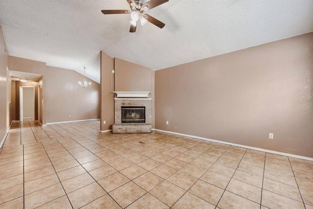 4155 N Coral Springs Drive, Fort Worth, TX 76123