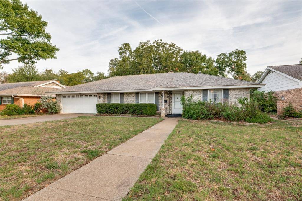 105 W Lilly Lane, Arlington, TX 76010