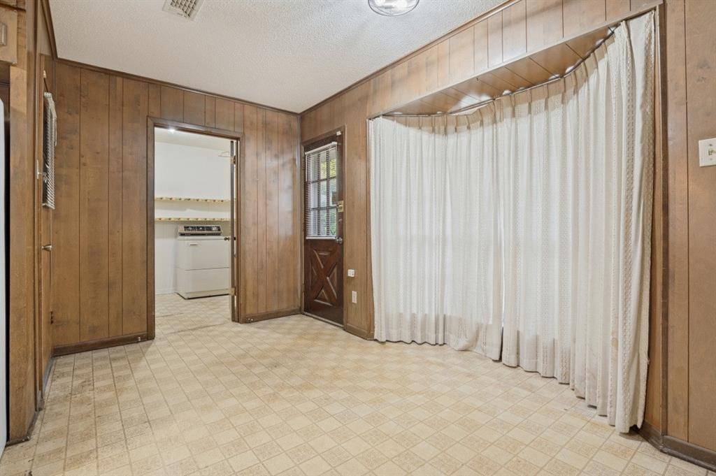 105 W Lilly Lane, Arlington, TX 76010