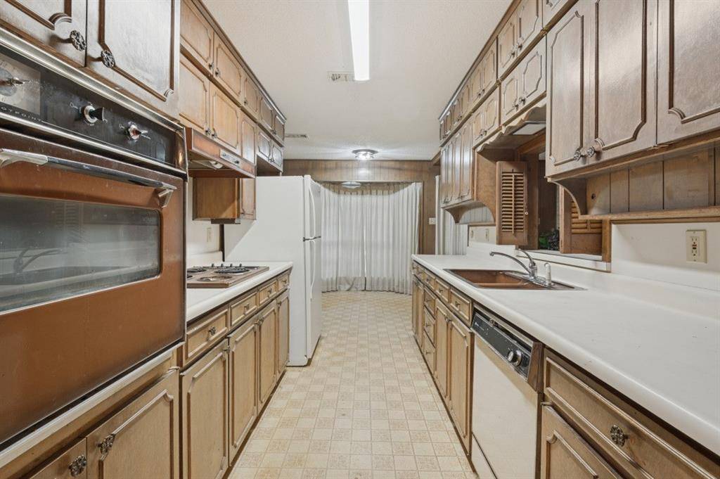 105 W Lilly Lane, Arlington, TX 76010