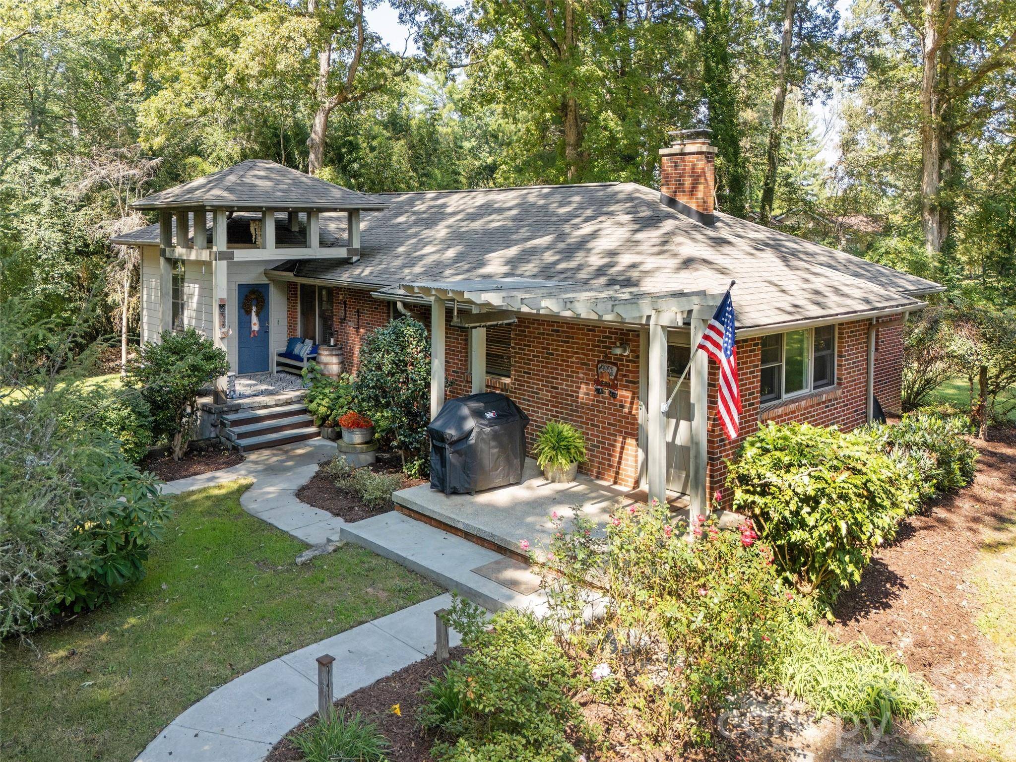 275 S Rugby RD, Hendersonville, NC 28791