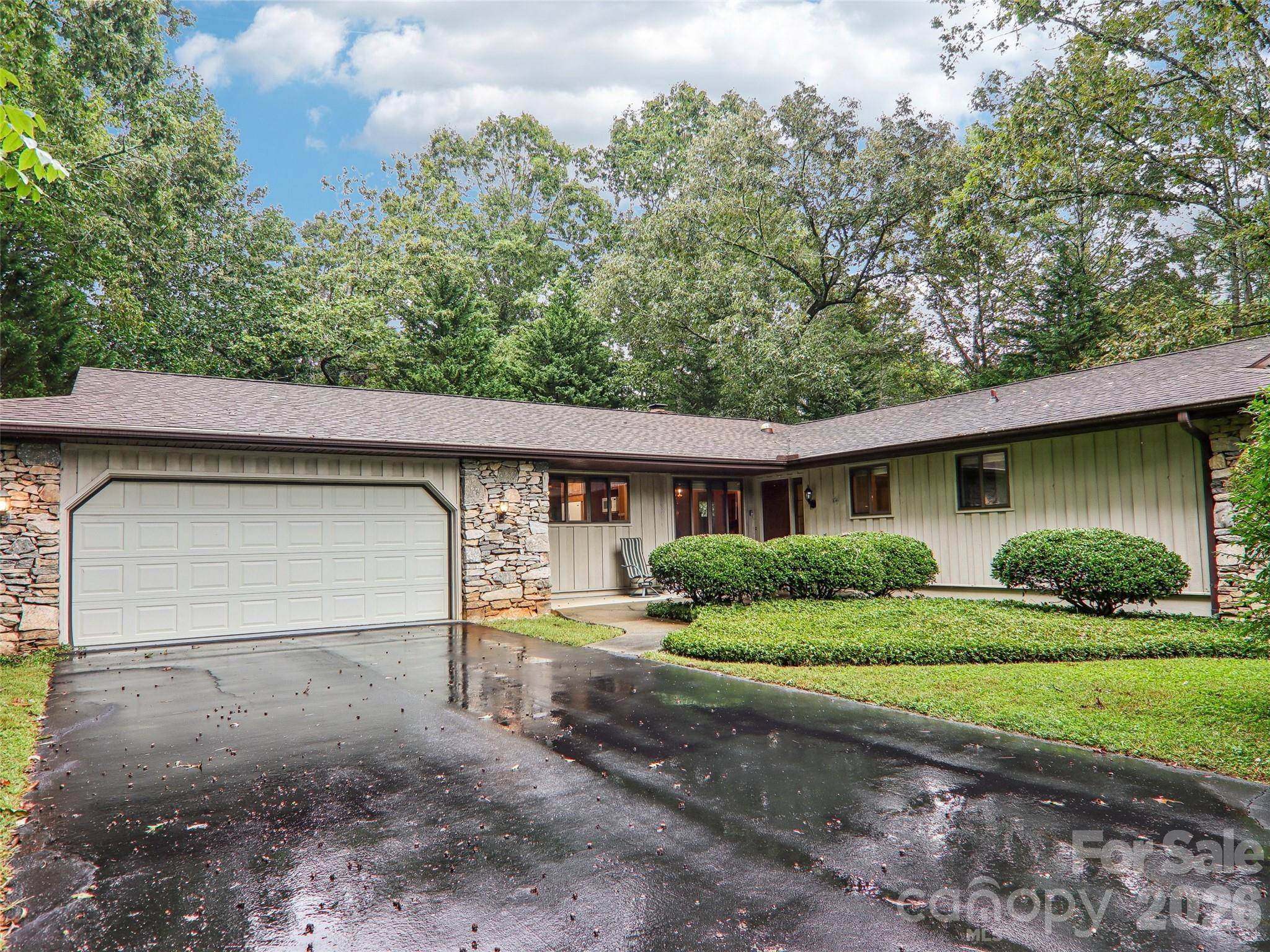 126 Brandon RD, Hendersonville, NC 28739
