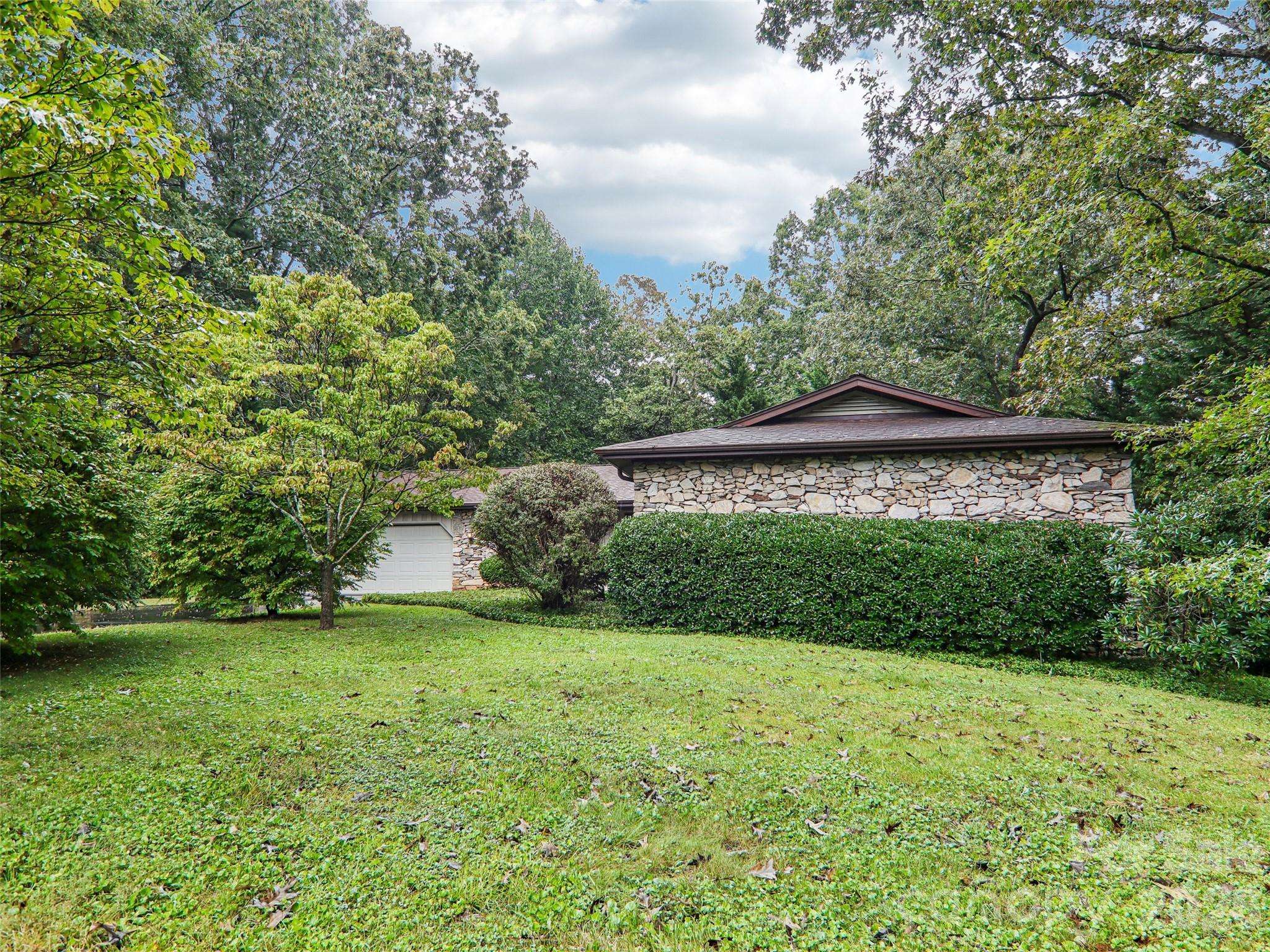126 Brandon RD, Hendersonville, NC 28739
