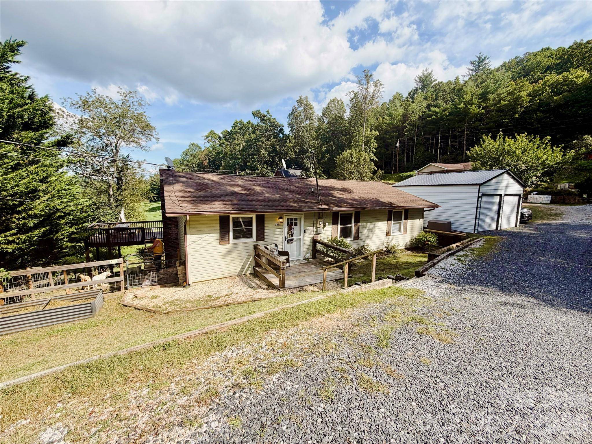 390 Hickory Hill DR, Spruce Pine, NC 28777