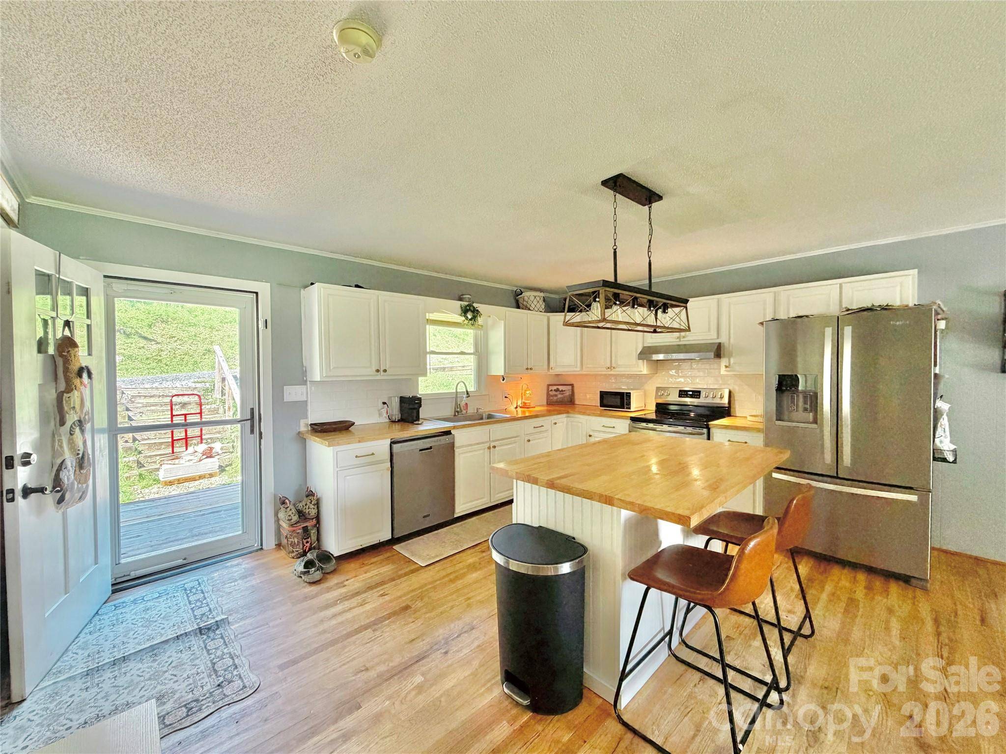 390 Hickory Hill DR, Spruce Pine, NC 28777