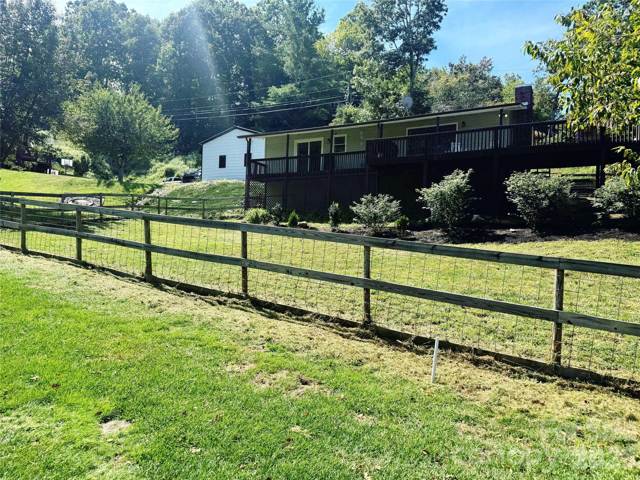 390 Hickory Hill DR, Spruce Pine, NC 28777
