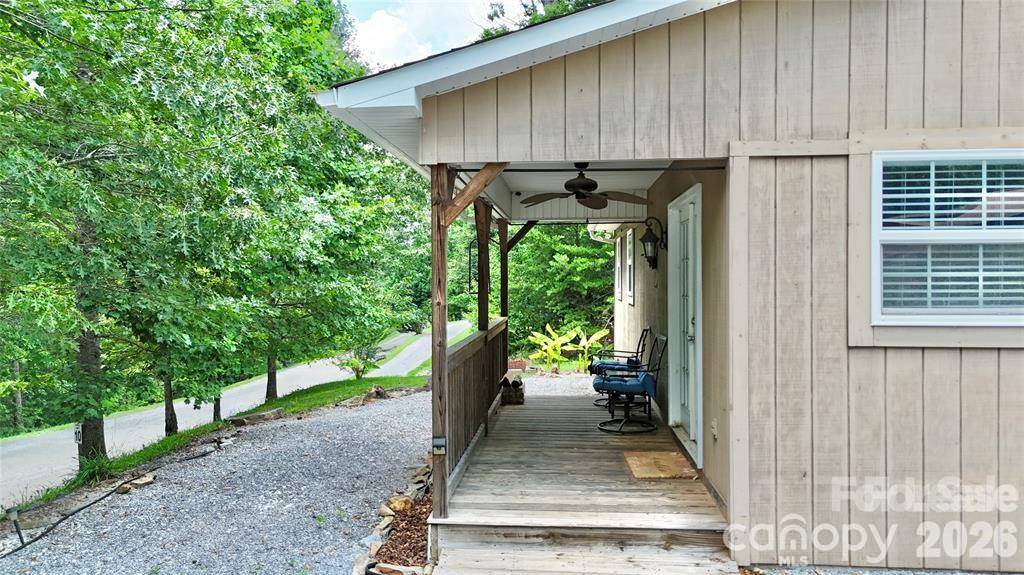 37 Coyote DR, Marion, NC 28752