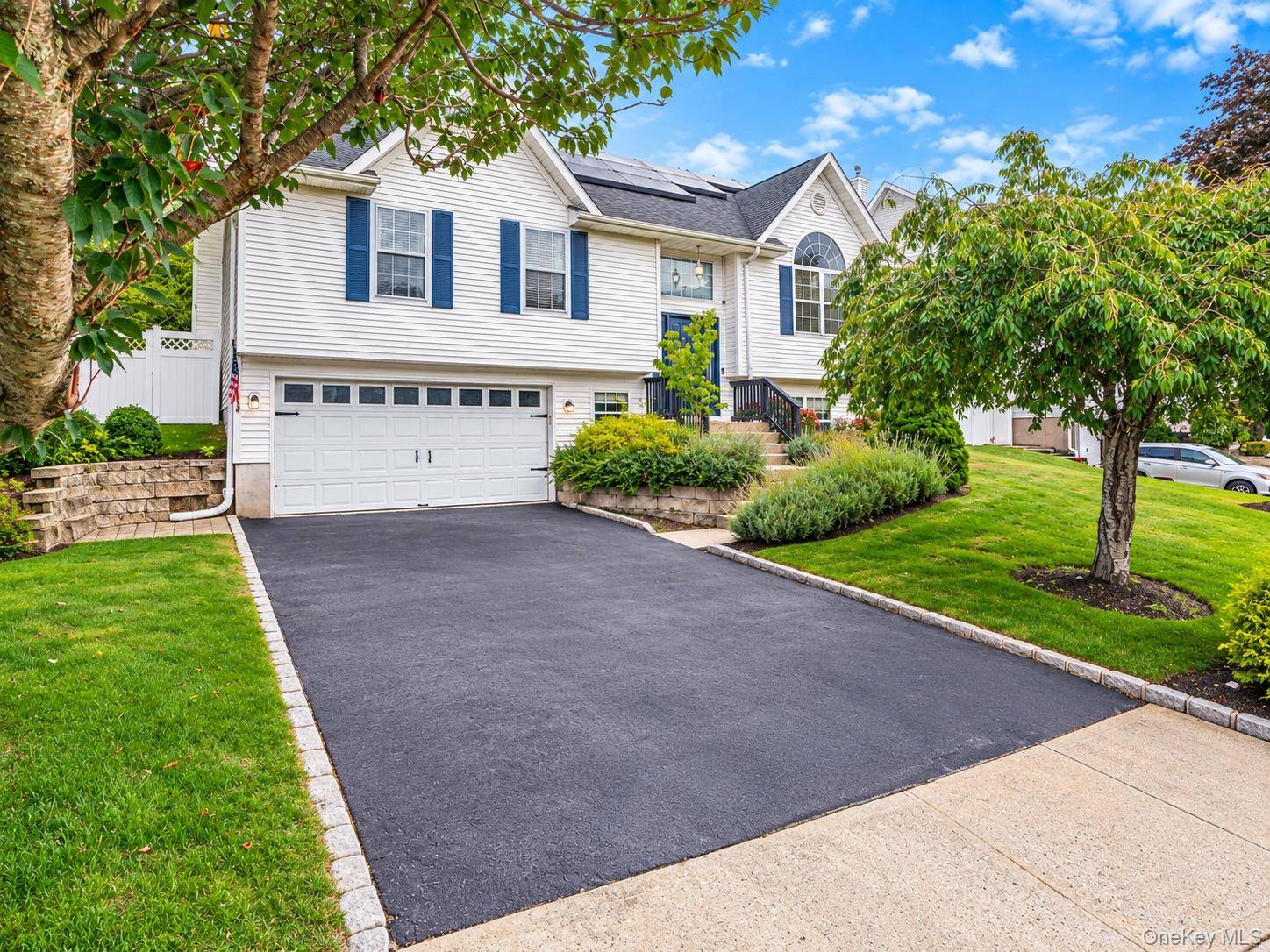 56 Beechwood DR, Manorville, NY 11949