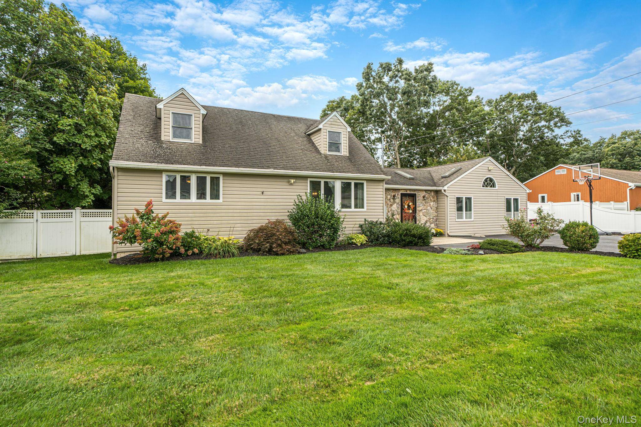 16 Happy Acres DR, Shirley, NY 11967