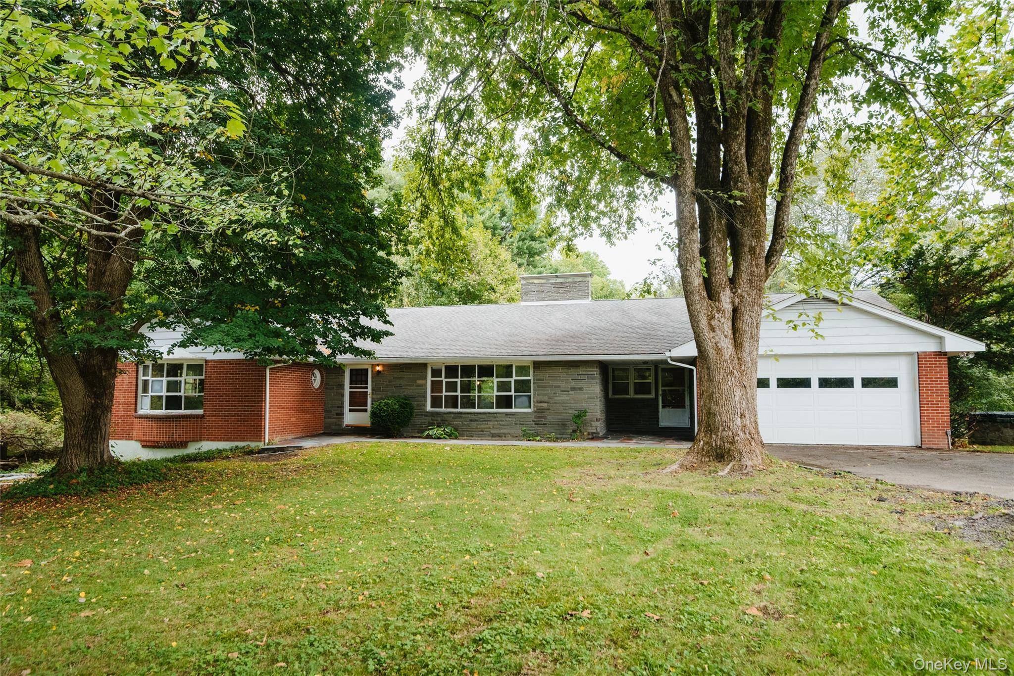 13 Edgewood DR, New Paltz, NY 12561