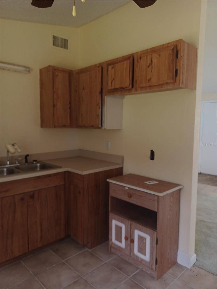 615 NORTH AVE, Tarpon Springs, FL 34689