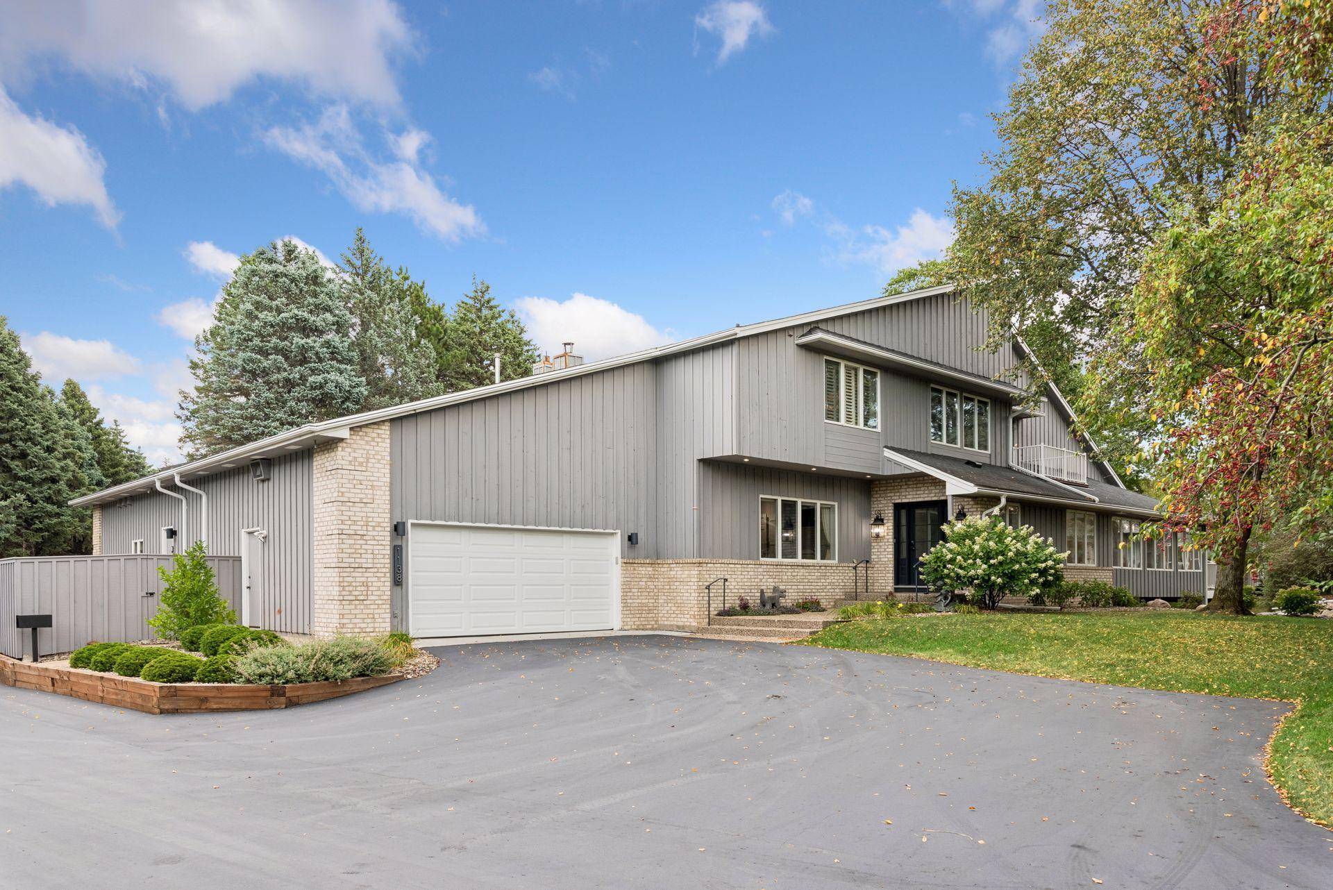 1138 Kingsley CIR N, Mendota Heights, MN 55118