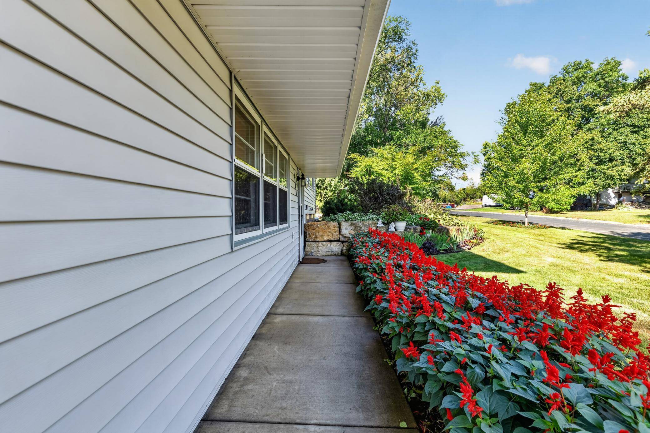 1300 Lakeview AVE, Mendota Heights, MN 55120