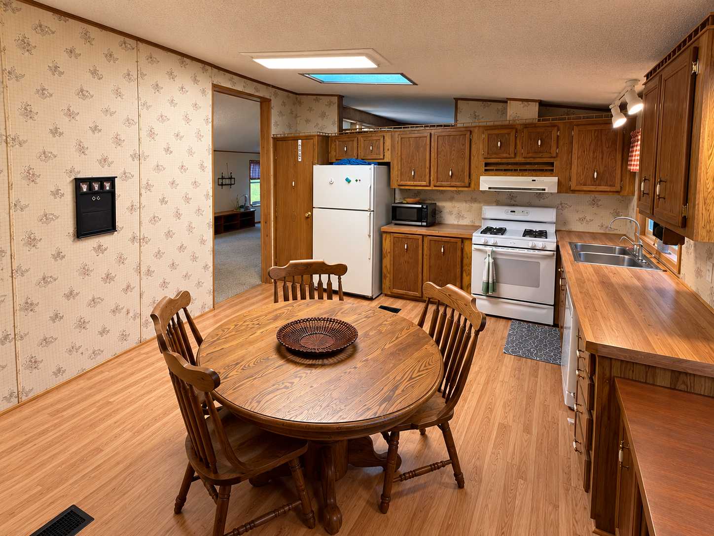 701 N Shakespeare AVE, Mankato, MN 56001