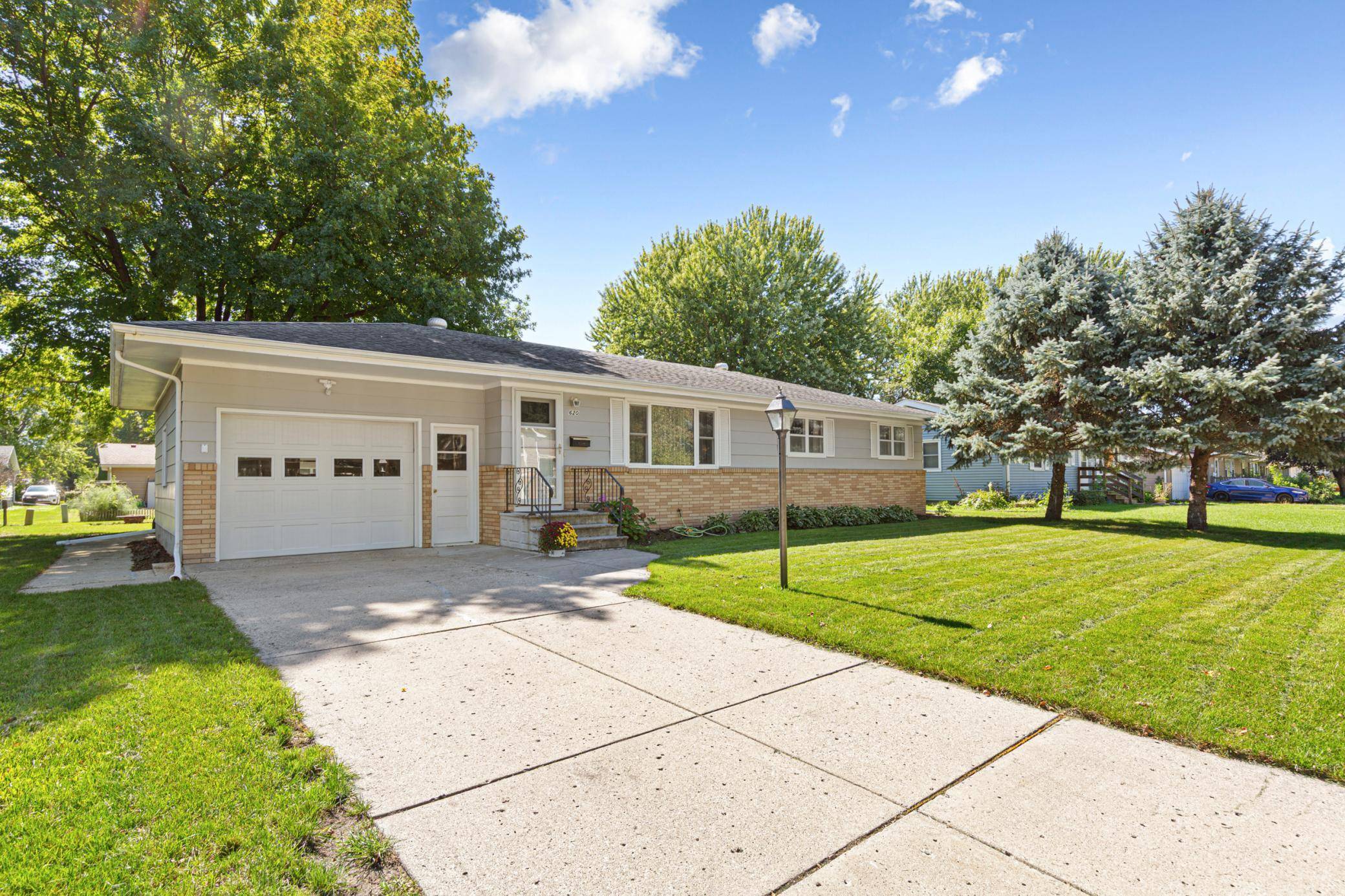620 11th AVE SE, Waseca, MN 56093