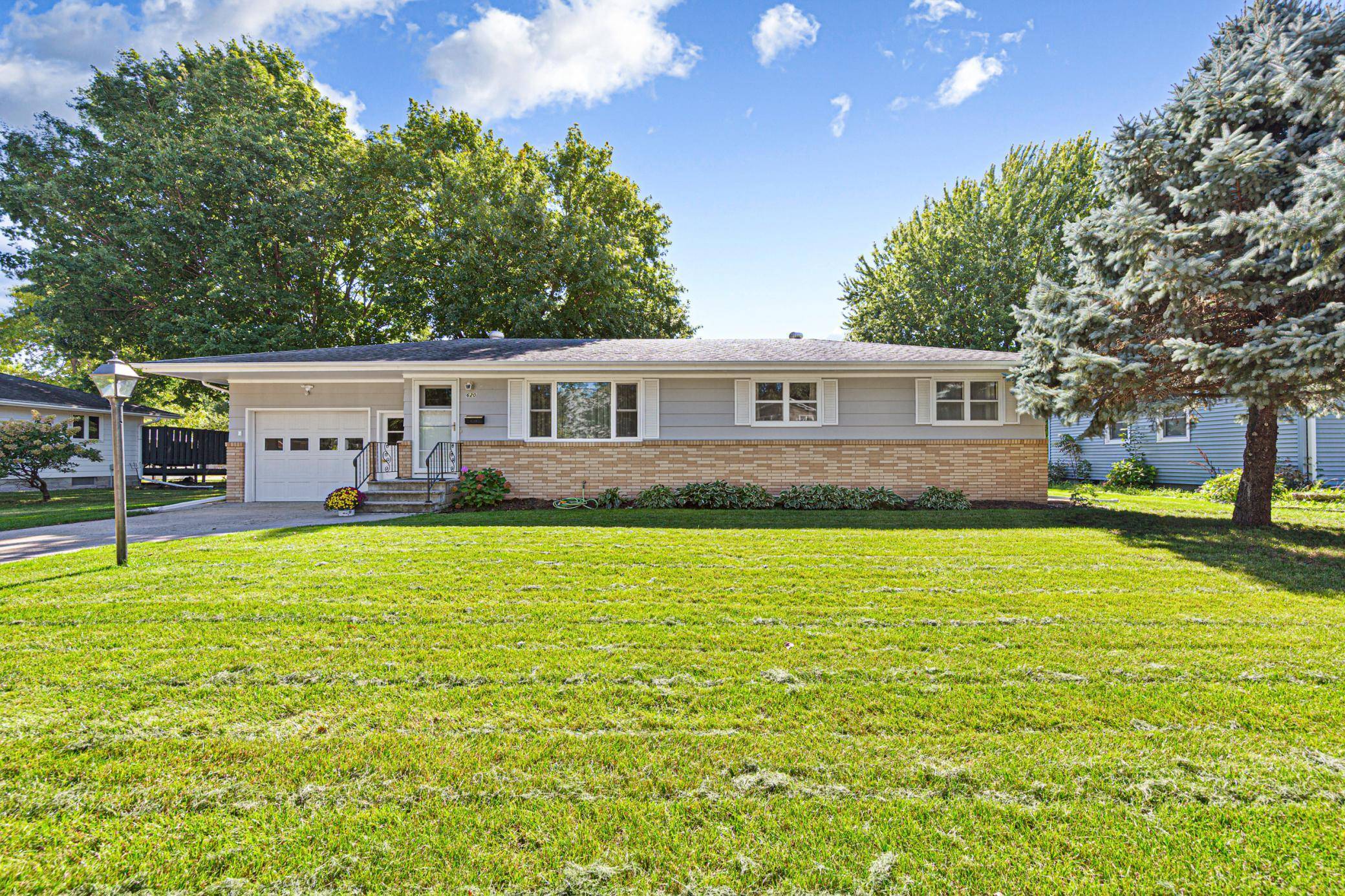 620 11th AVE SE, Waseca, MN 56093