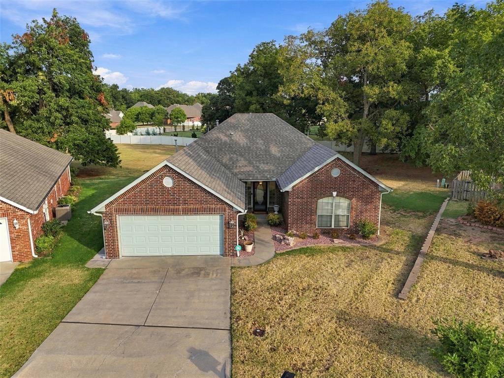 1718 Bridlewood CT, Shawnee, OK 74804