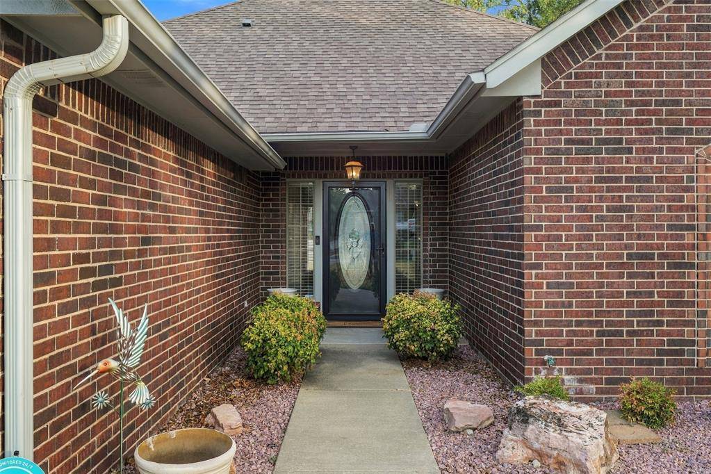 1718 Bridlewood CT, Shawnee, OK 74804