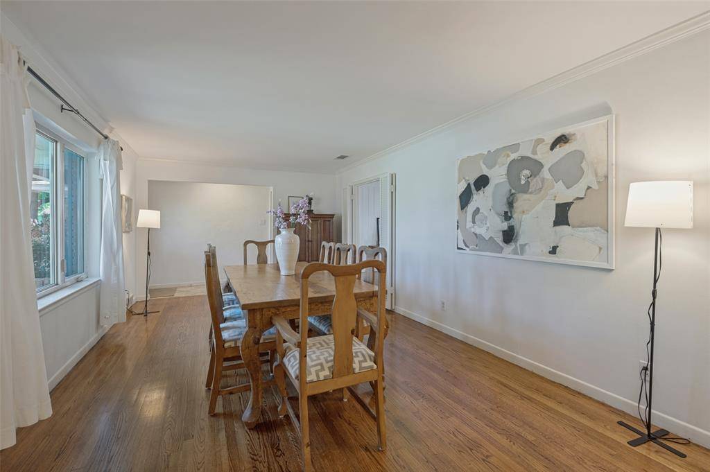 3866 Medallion Lane, Dallas, TX 75229
