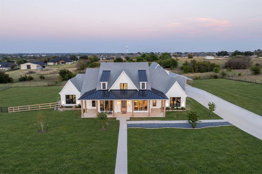 760 Hummingbird Lane, Justin, TX 76247
