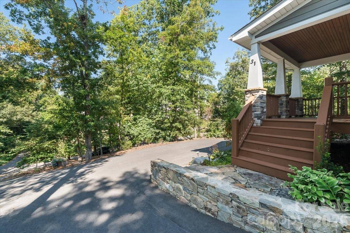 31 Elkmont DR, Asheville, NC 28804