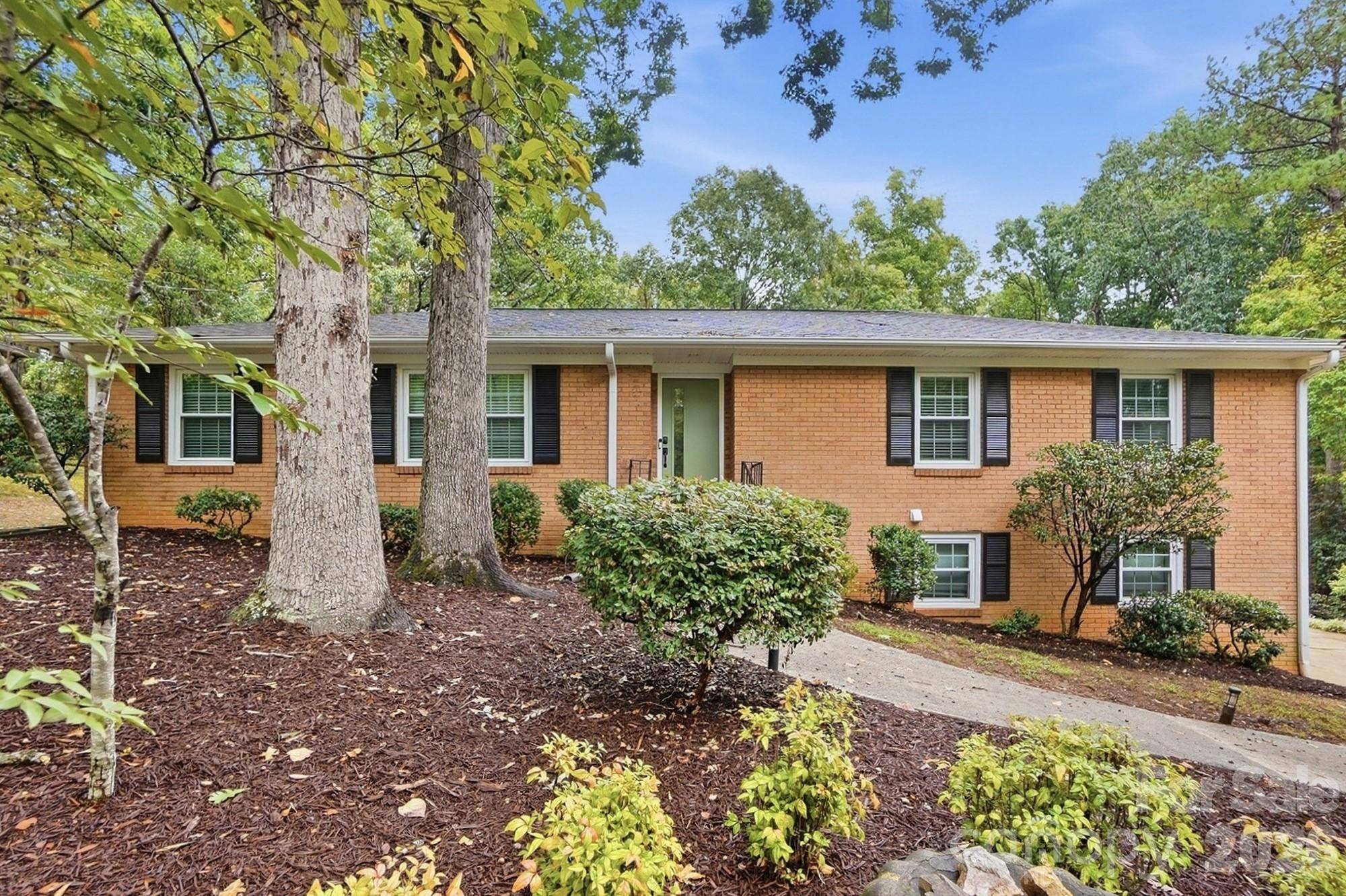 1814 Summerhill DR, Charlotte, NC 28212