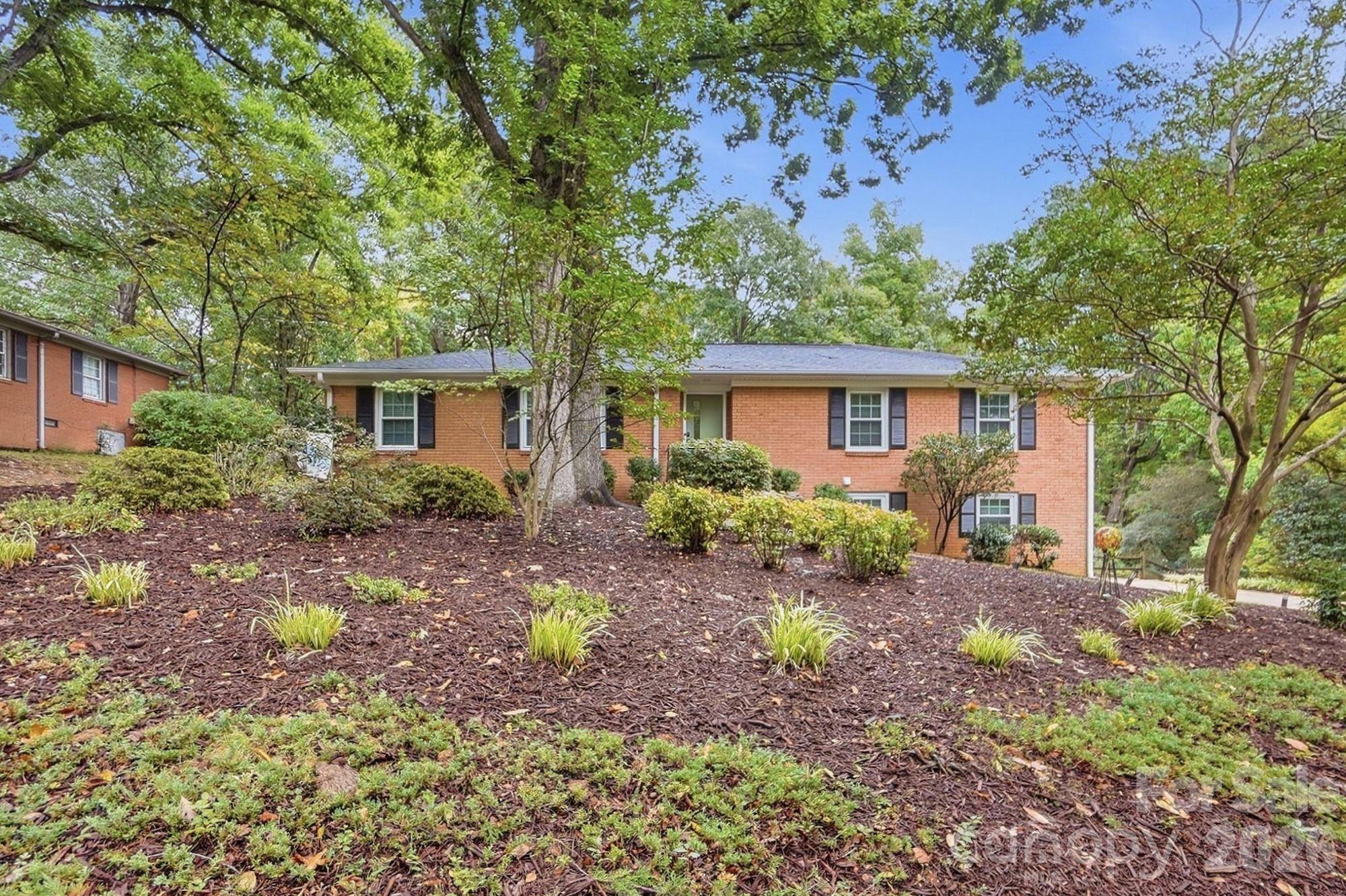 1814 Summerhill DR, Charlotte, NC 28212