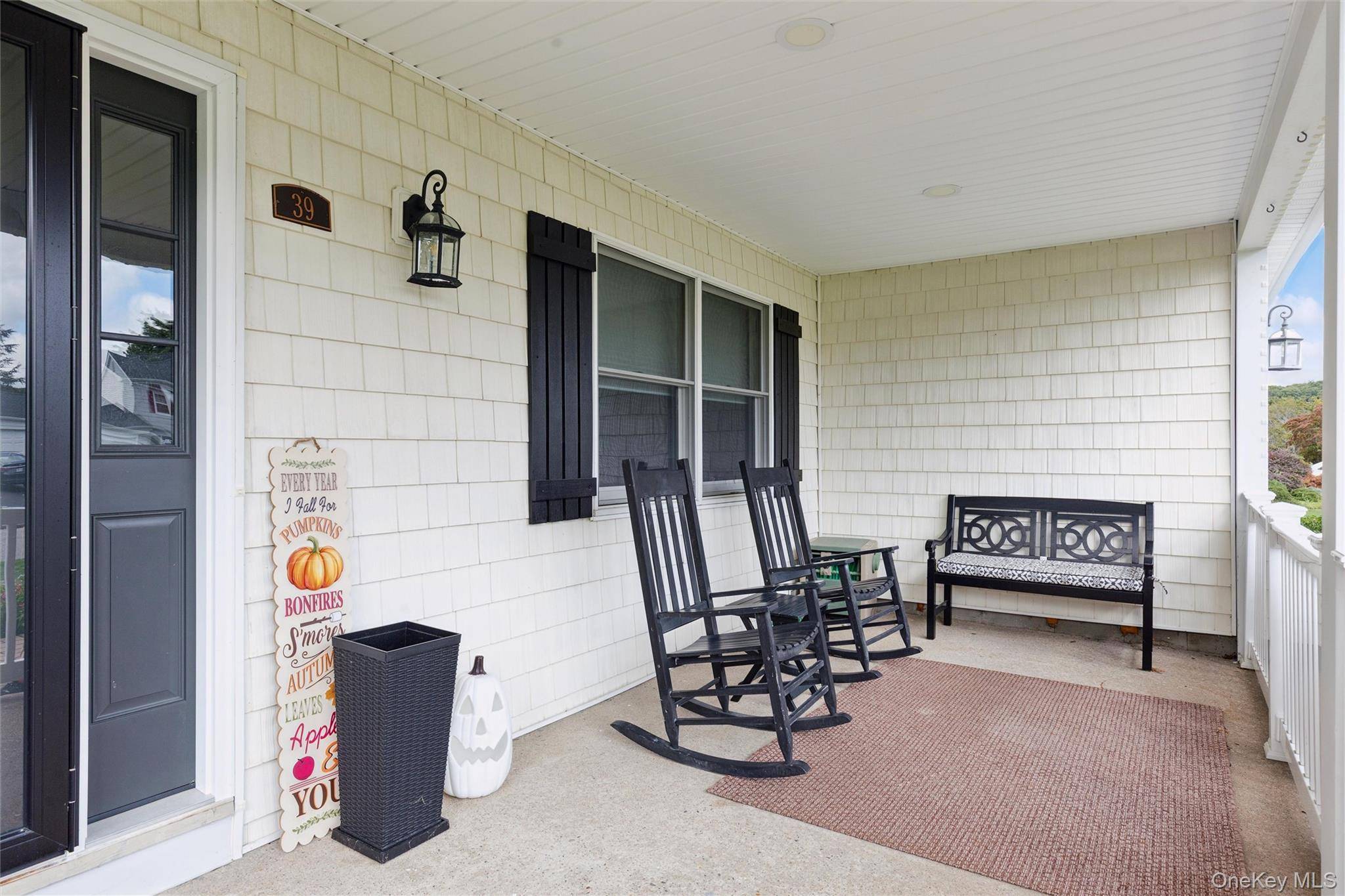 39 Hargrove DR, Stony Brook, NY 11790