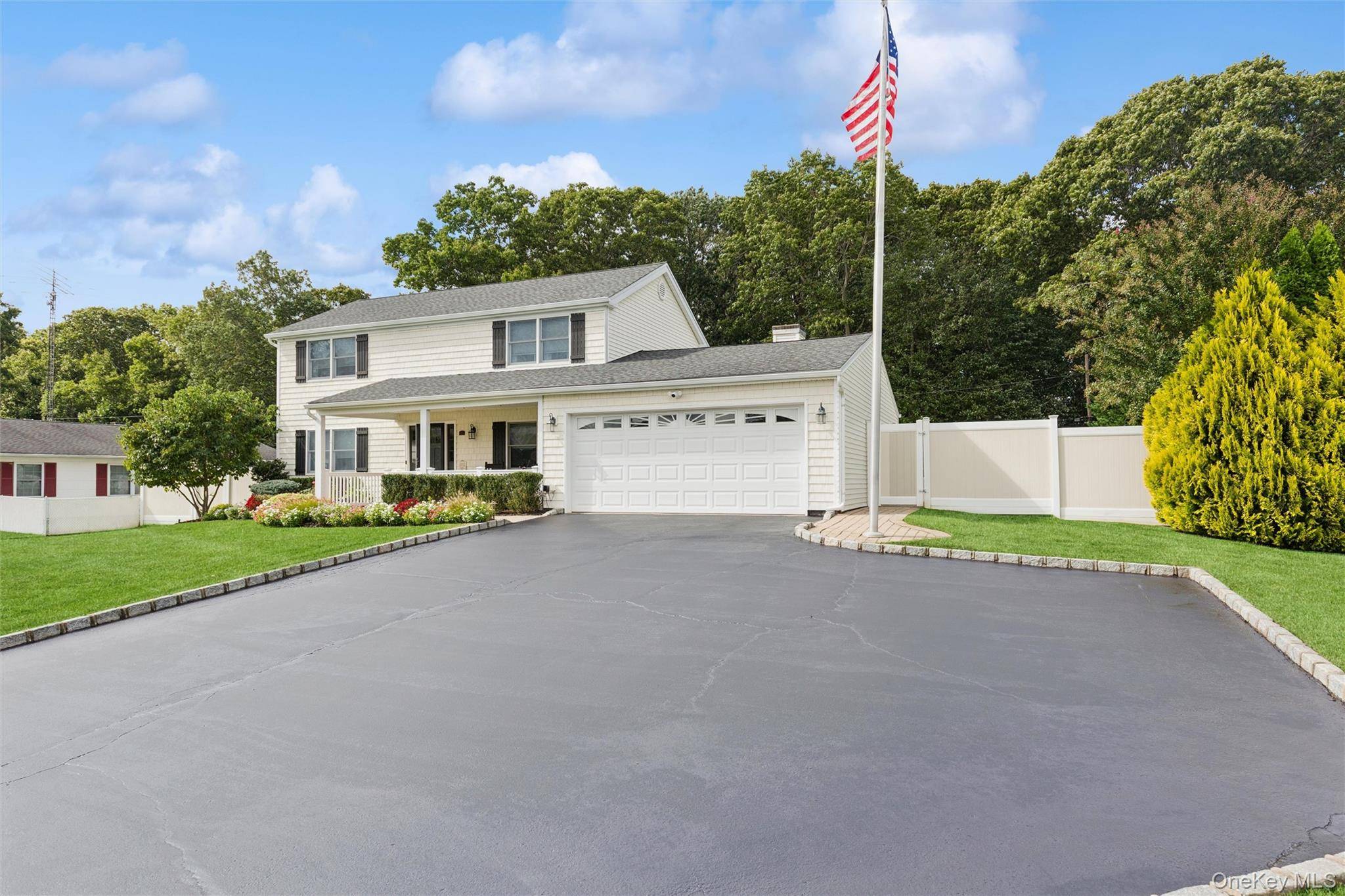 39 Hargrove DR, Stony Brook, NY 11790
