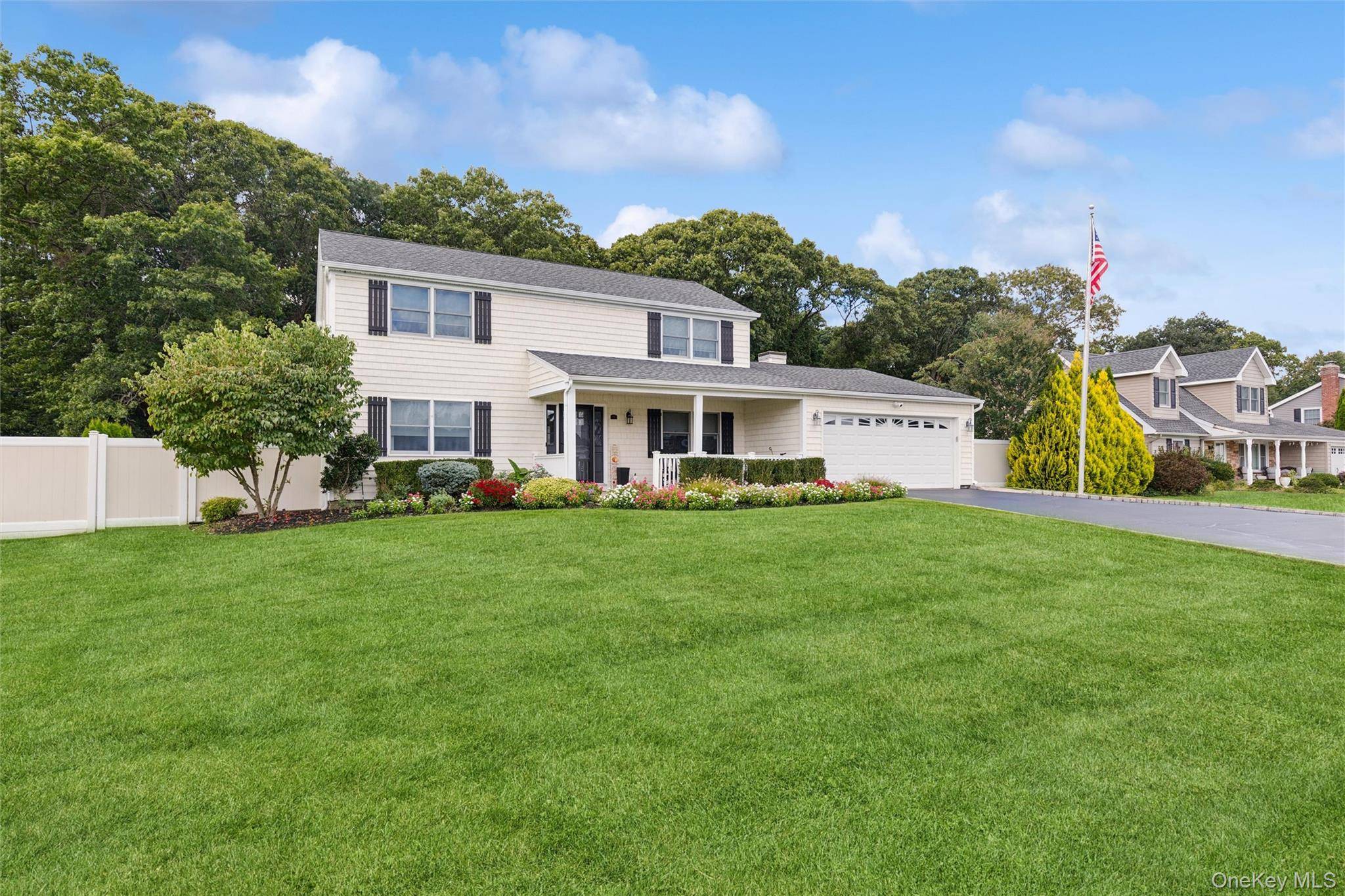 39 Hargrove DR, Stony Brook, NY 11790