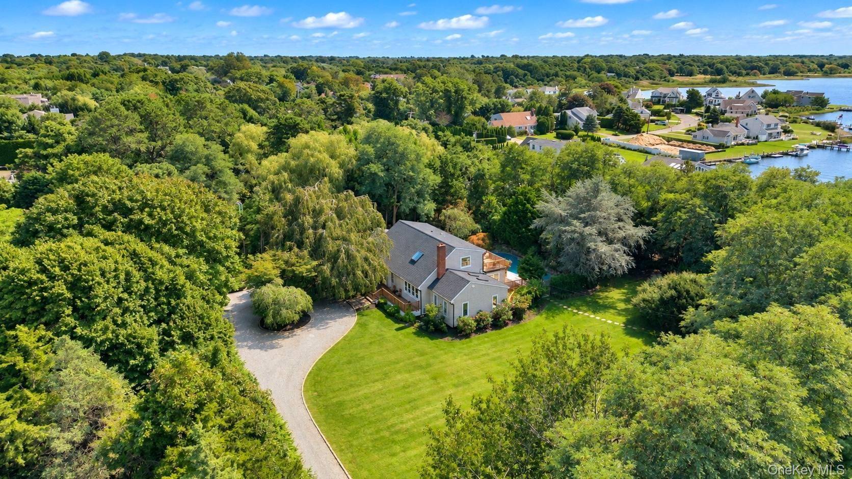 2 Tuckahoe RD, Southampton, NY 11968